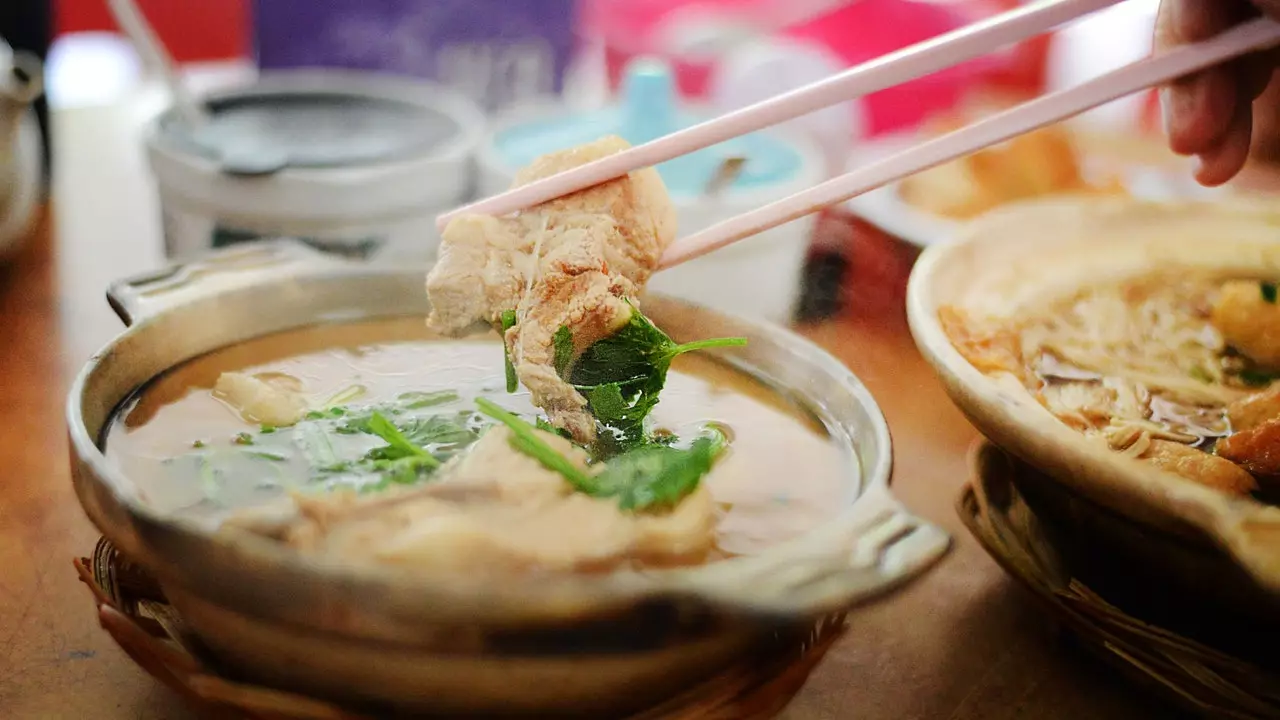 This is how Bak Kut Teh is prepared, a national treasure of Singaporean cuisine