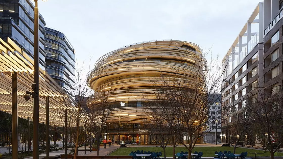 Dem Kengo Kuma säin neit Gebai zu Sydney gesäit net sou aus, awer et ass eng Bibliothéik