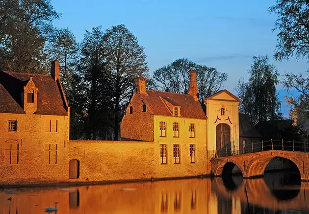 O canal de entrada para o Begijnhof