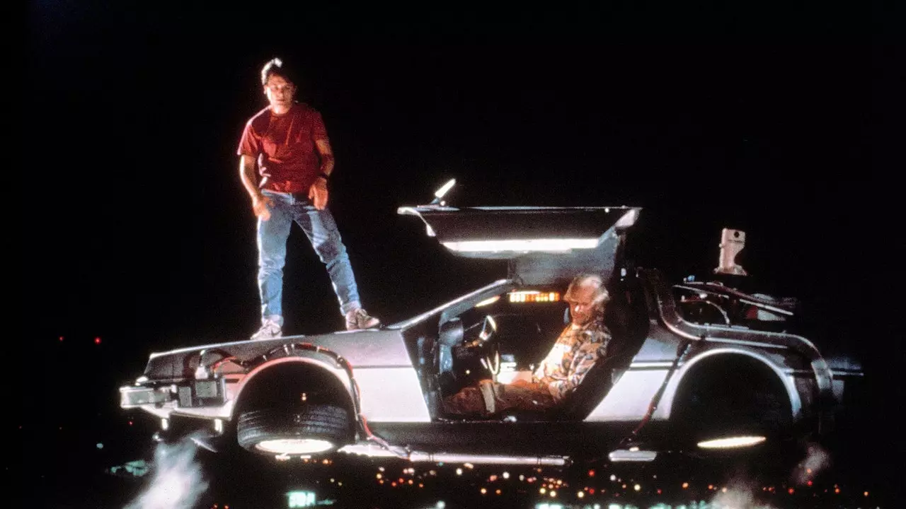 DeLorean, mobil dari 'Back to the Future' yang membuat kita menjelajah waktu