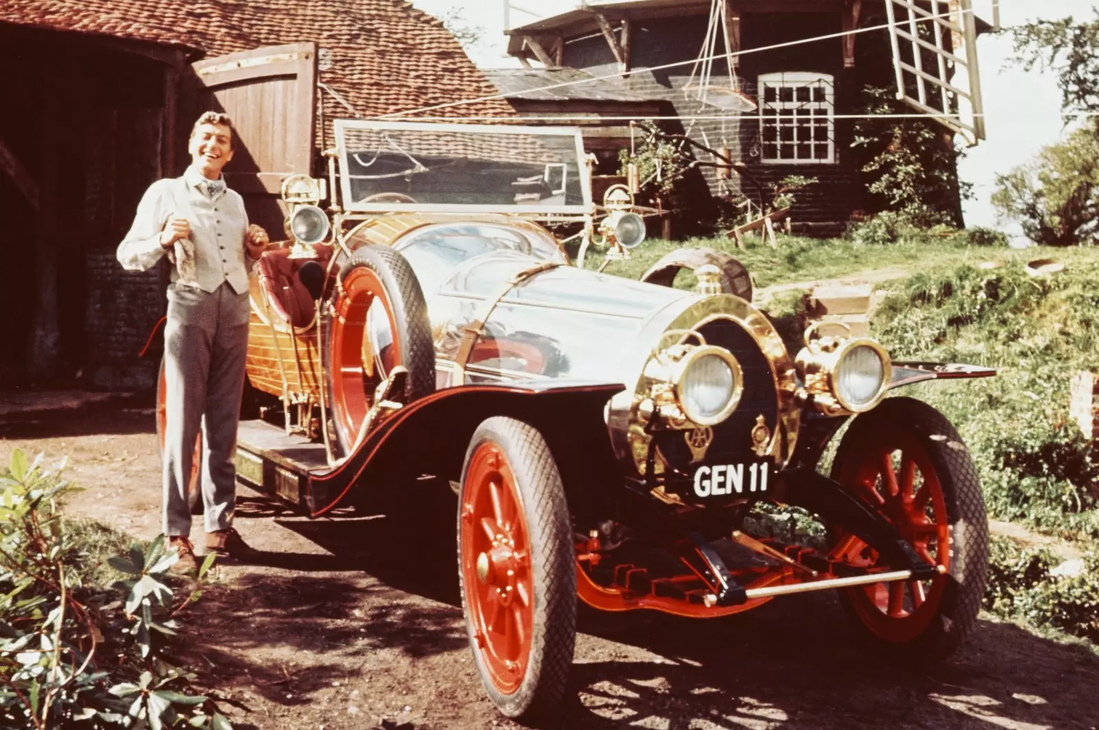 Дзік Ван Дайк сыграў Карактакуса Потса ў фільме «Chitty Chitty Bang Bang».