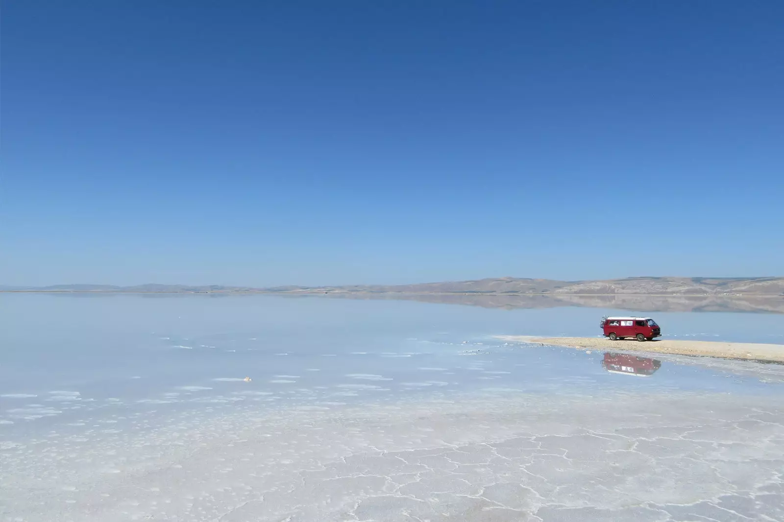 Volkswagen type2 dans un salar