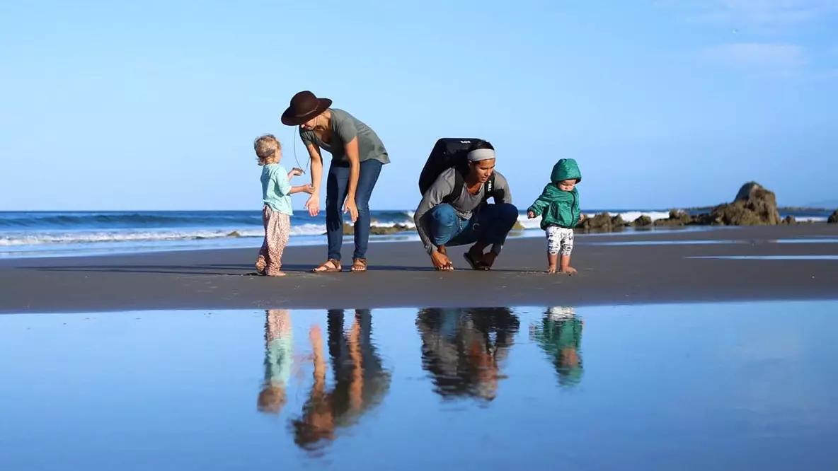 Bagaimana jika boleh melakukan perjalanan dengan bayi? Keluarga ini telah melakukannya selama dua tahun!