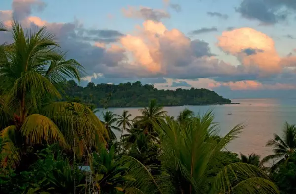 Cúig áit a bheith sásta i Costa Rica