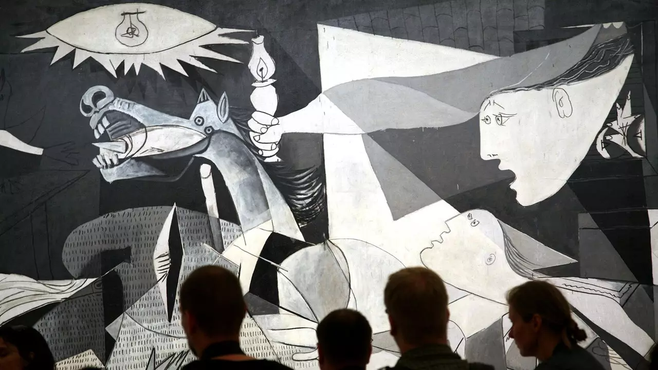 Curiosities that make Guernica more amazing