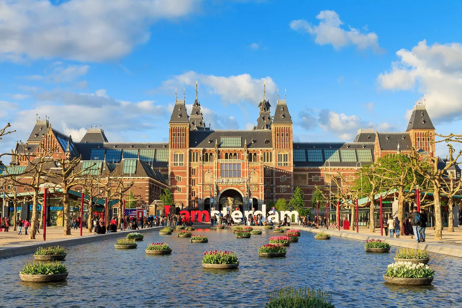 Những bức thư thần thoại I amsterdam được xóa khỏi Quảng trường Bảo tàng của thành phố