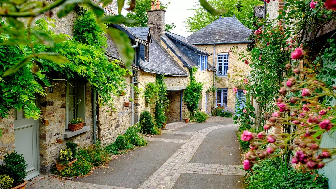 Sainte-Suzanne, a cidade francesa do tarô