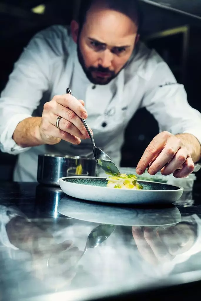 Küchenchef Ørjan Johannessen, der das Restaurant Bekkjarvik Gjestgiveri leitet.