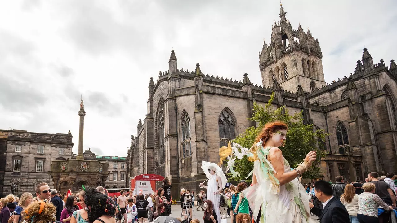 Edinburgh'da devrim yaratan festival Fringe'i kullanma ve keyfini çıkarma rehberi