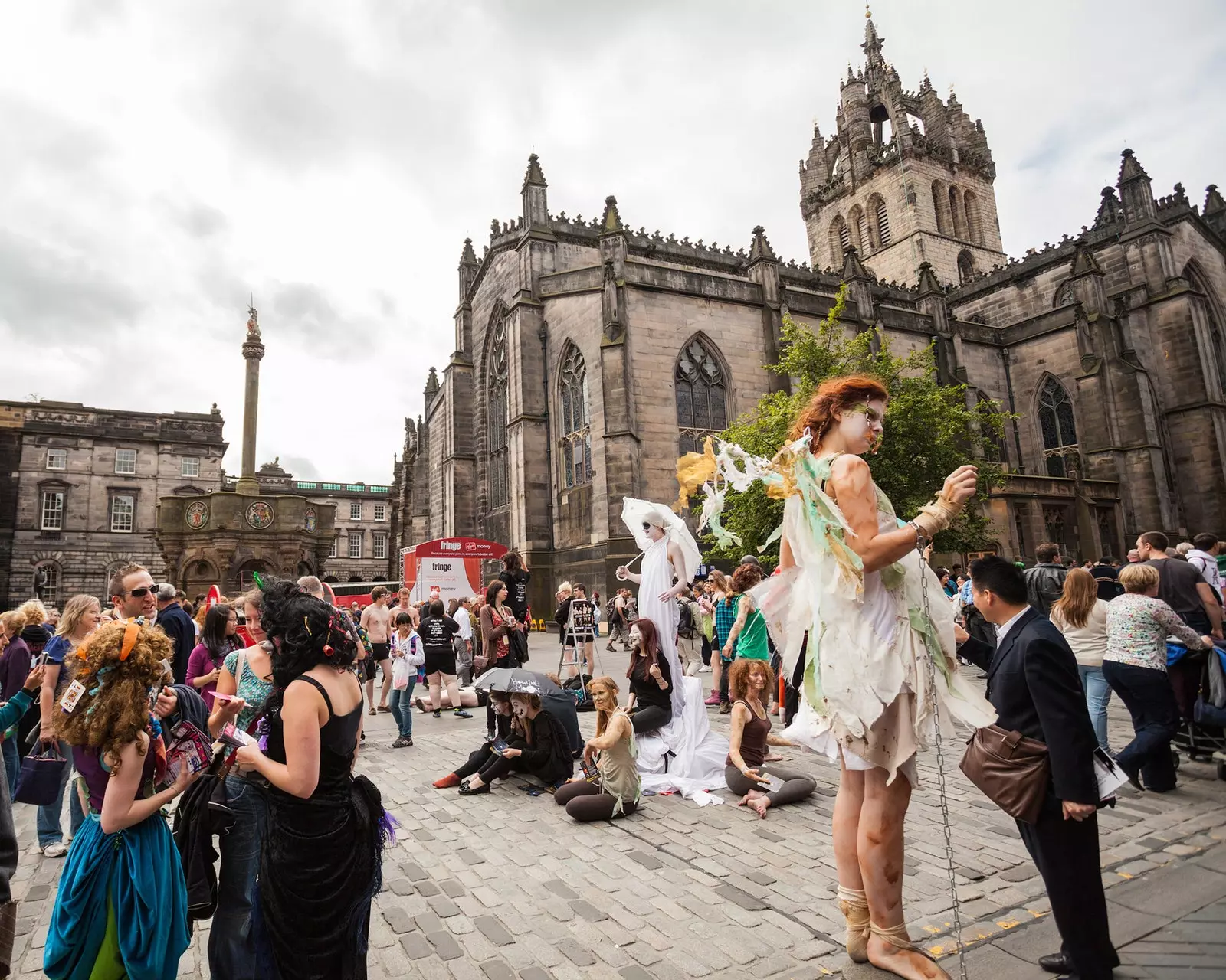 Průvodce, jak používat a užívat si Fringe festival, který přináší revoluci do Edinburghu