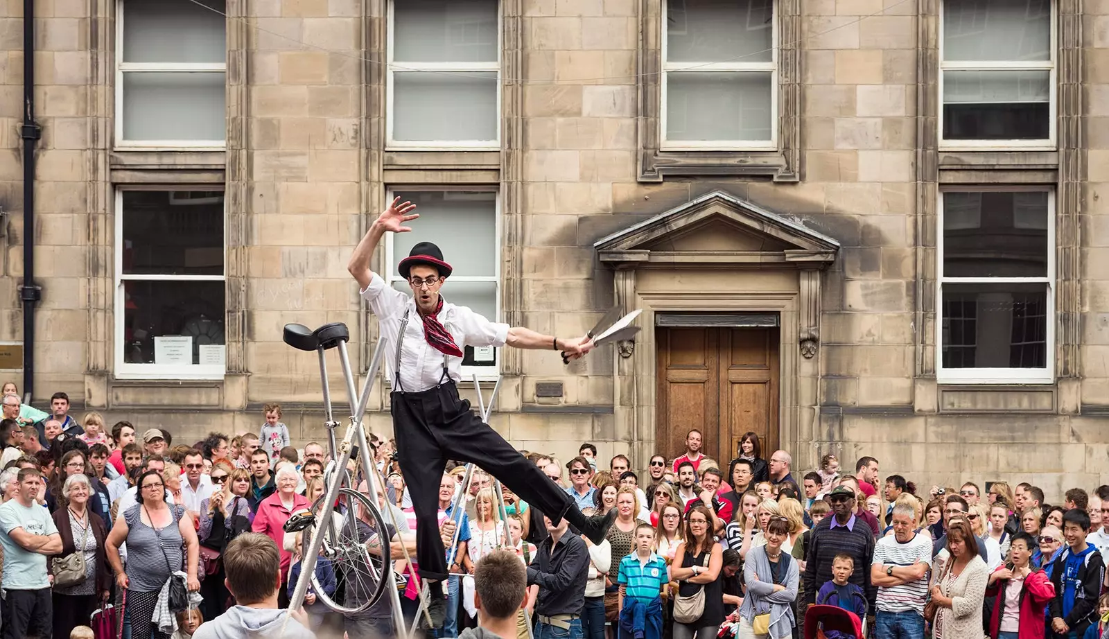 Průvodce, jak používat a užívat si Fringe festival, který přináší revoluci do Edinburghu