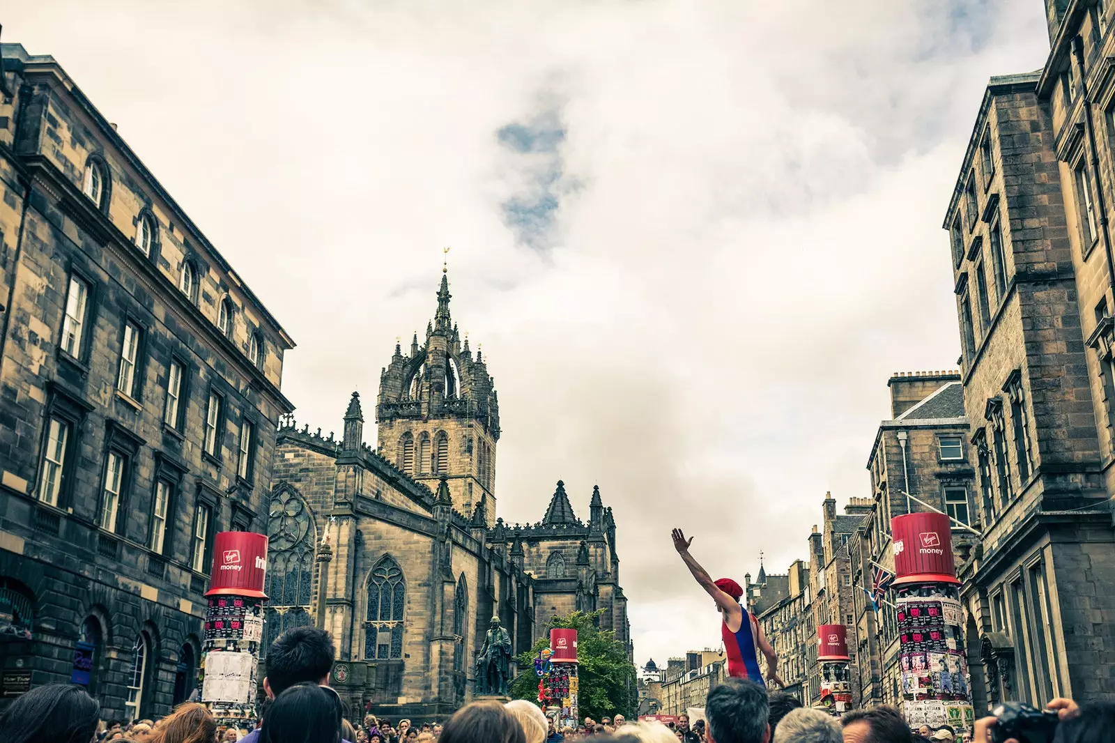 Průvodce, jak používat a užívat si Fringe festival, který přináší revoluci do Edinburghu