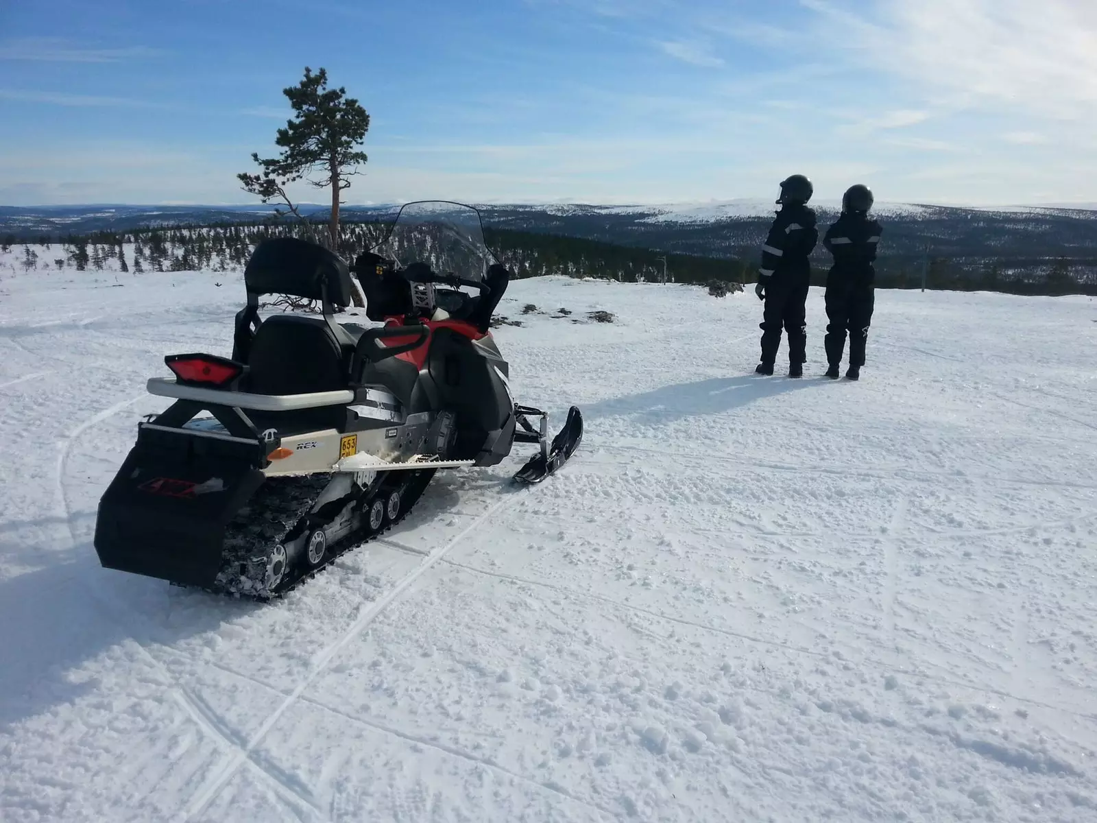 Sniego motociklo šiaurės pašvaistė