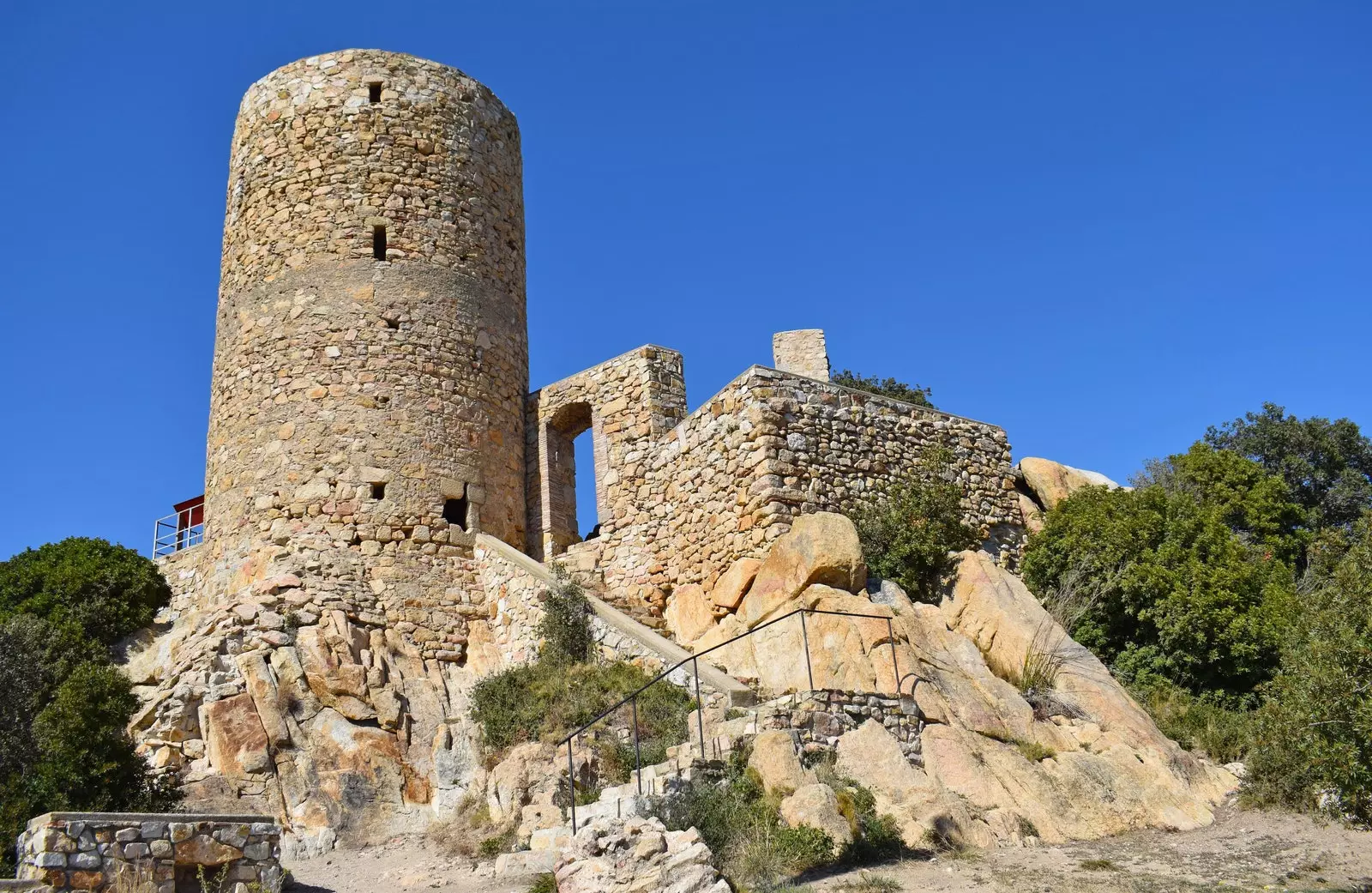 Castell de Burriac as vistas de 360º sobre o Maresme