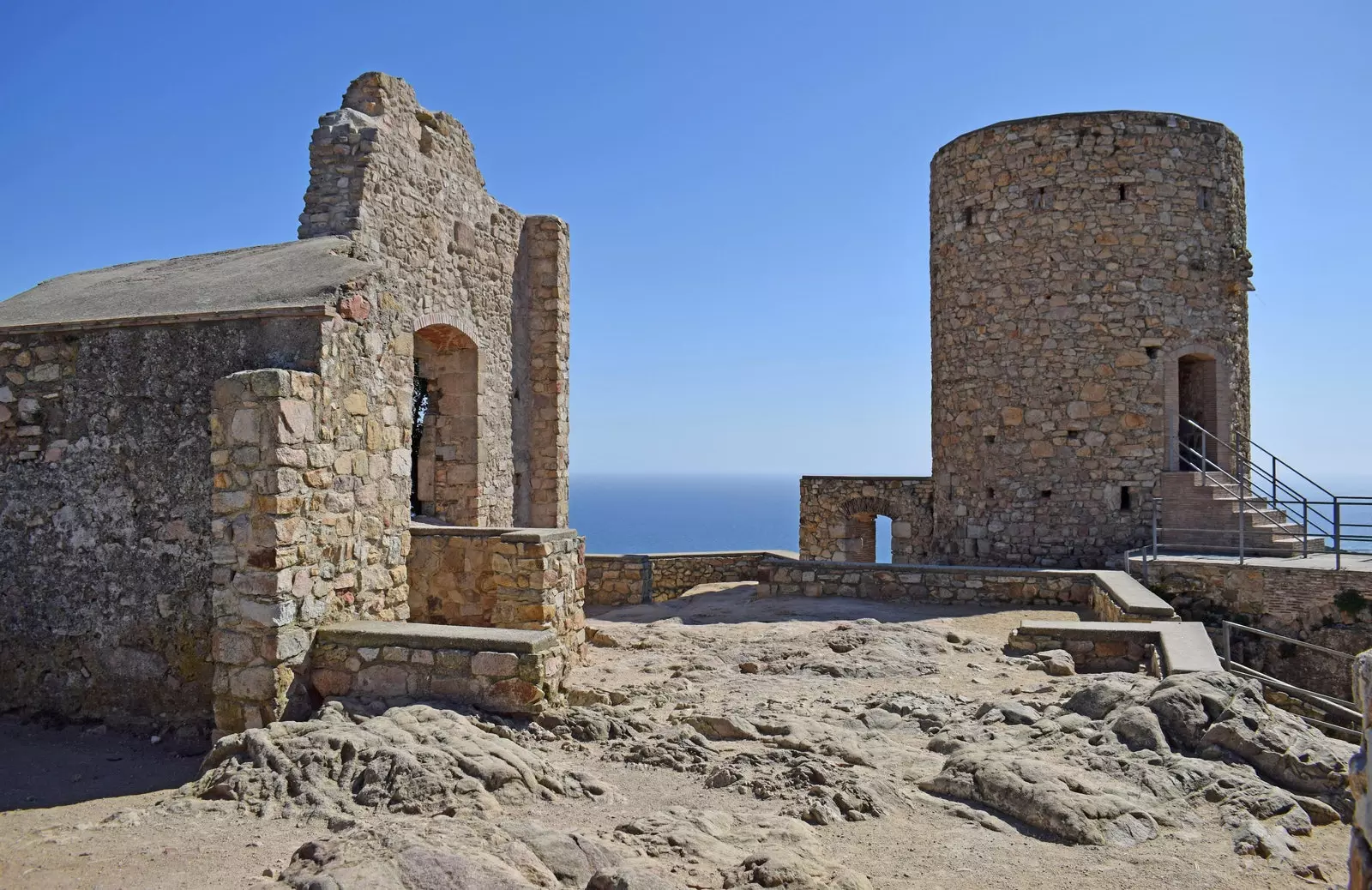 Castell de Burriac na radharcanna 360º thar an Maresme