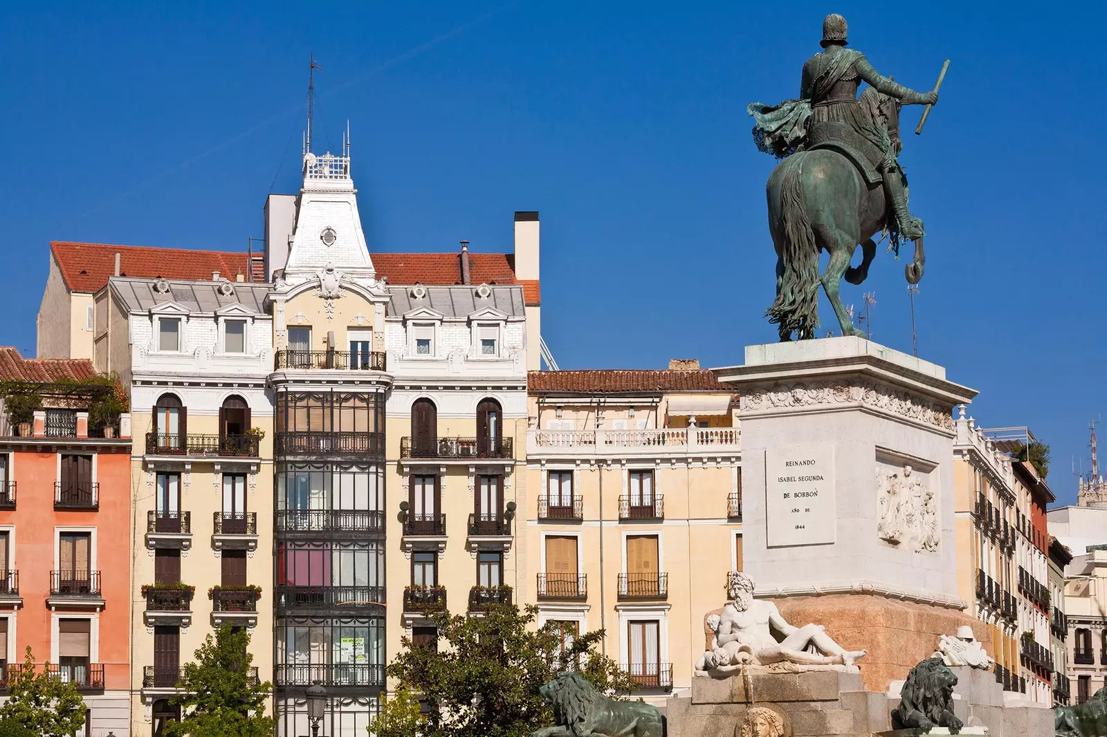 Il y a plus de raisons que vous ne le pensez de retourner à la Plaza de Oriente