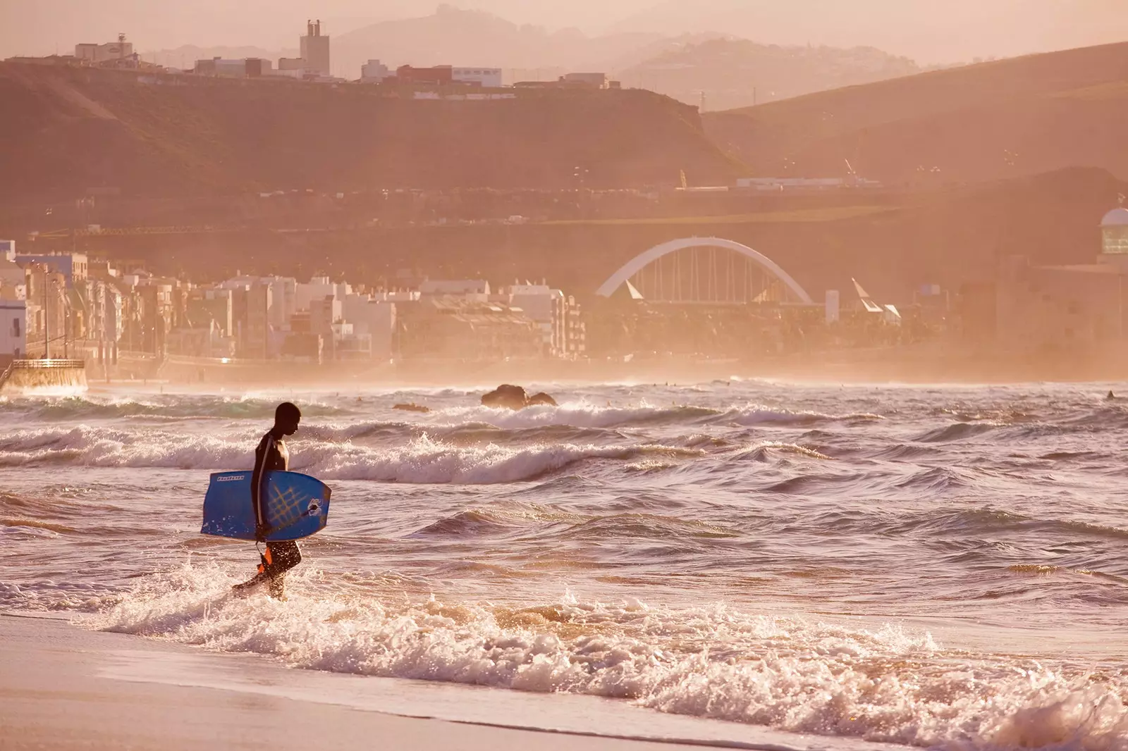 Plaja Las Canteras din Gran Canaria.