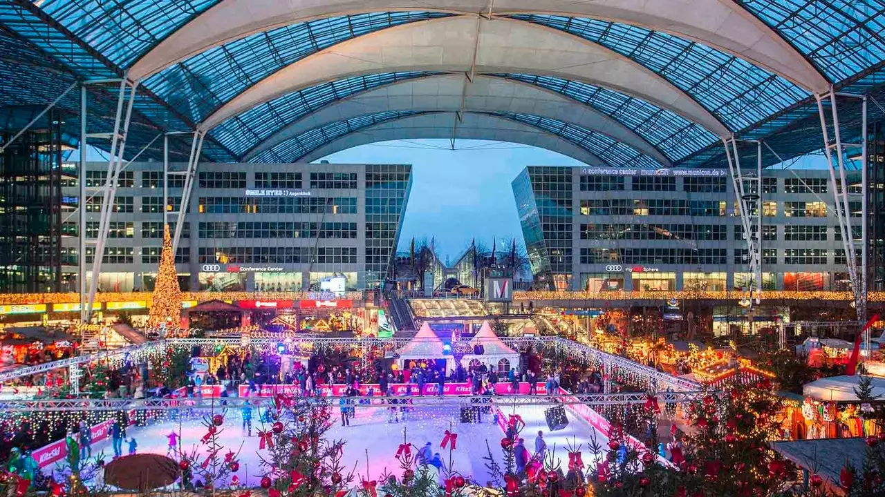 L´aeroport de Munic té un mercat nadalenc amb dues pistes de patinatge sobre gel i 450 arbres naturals.