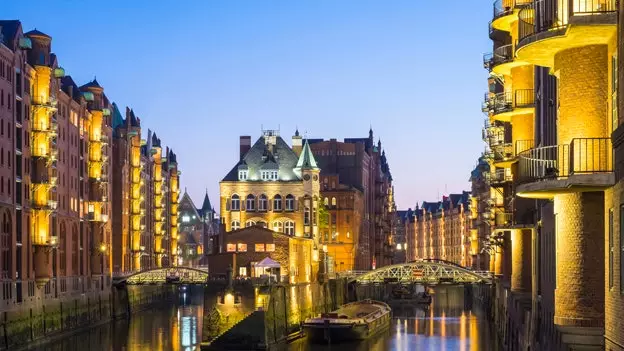 यूनेस्को इसकी पुष्टि करता है: यदि आप हैम्बर्ग जाते हैं, तो आपको Speicherstadt . से गुजरना होगा