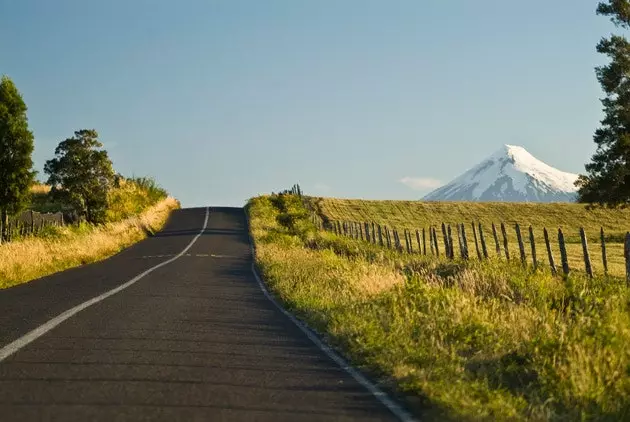 The road and the Osorno volcano