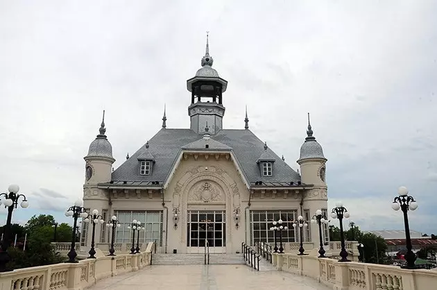 Neem een kijkje in de 'belle poque' van het Tigre Art Museum