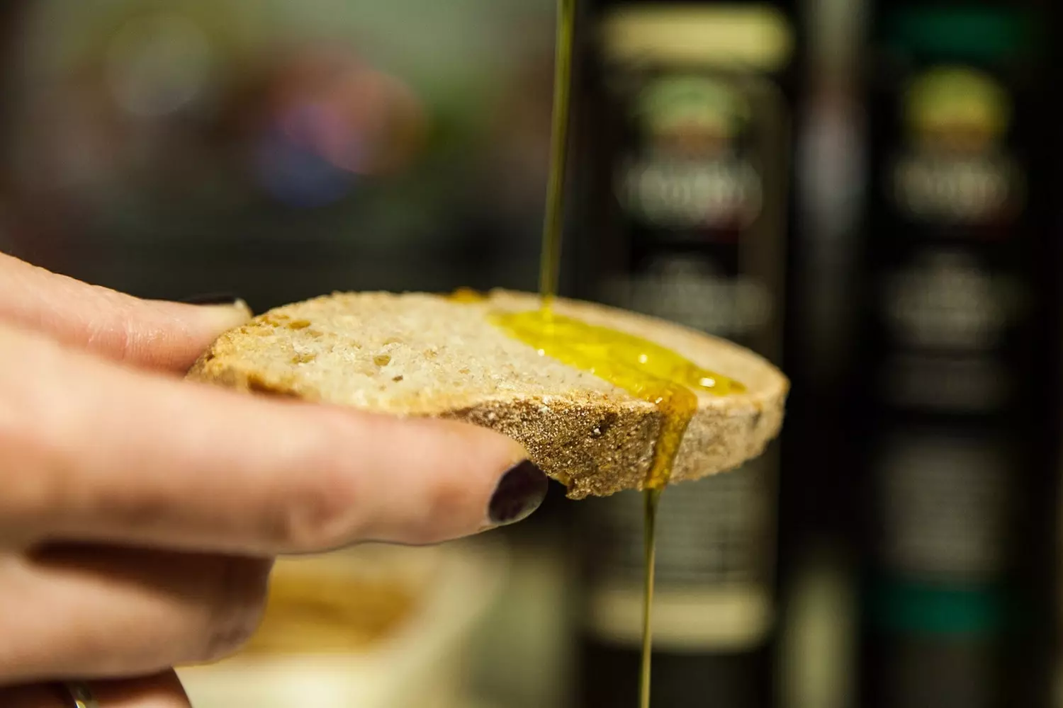 Eight Spanish extra virgin olive oils are among the 10 best in the world