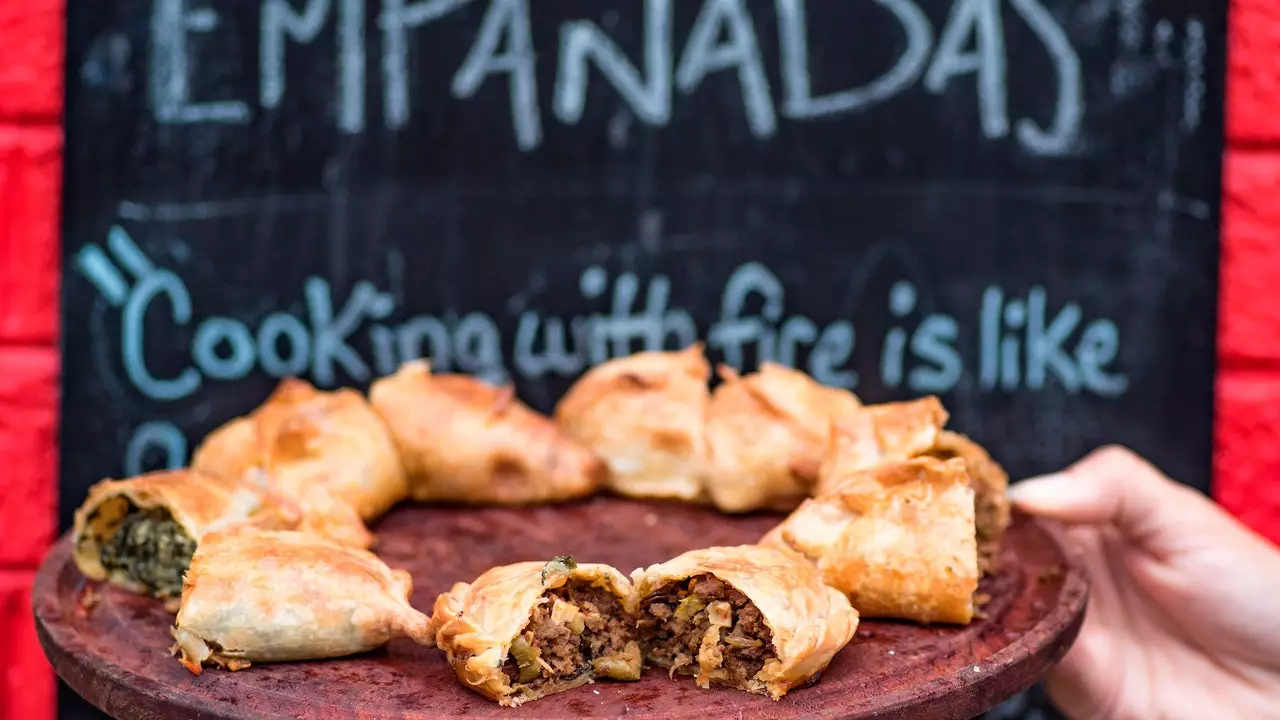 Empanadas na hAirgintíne: an bia méar a ordóidh tú an titim seo