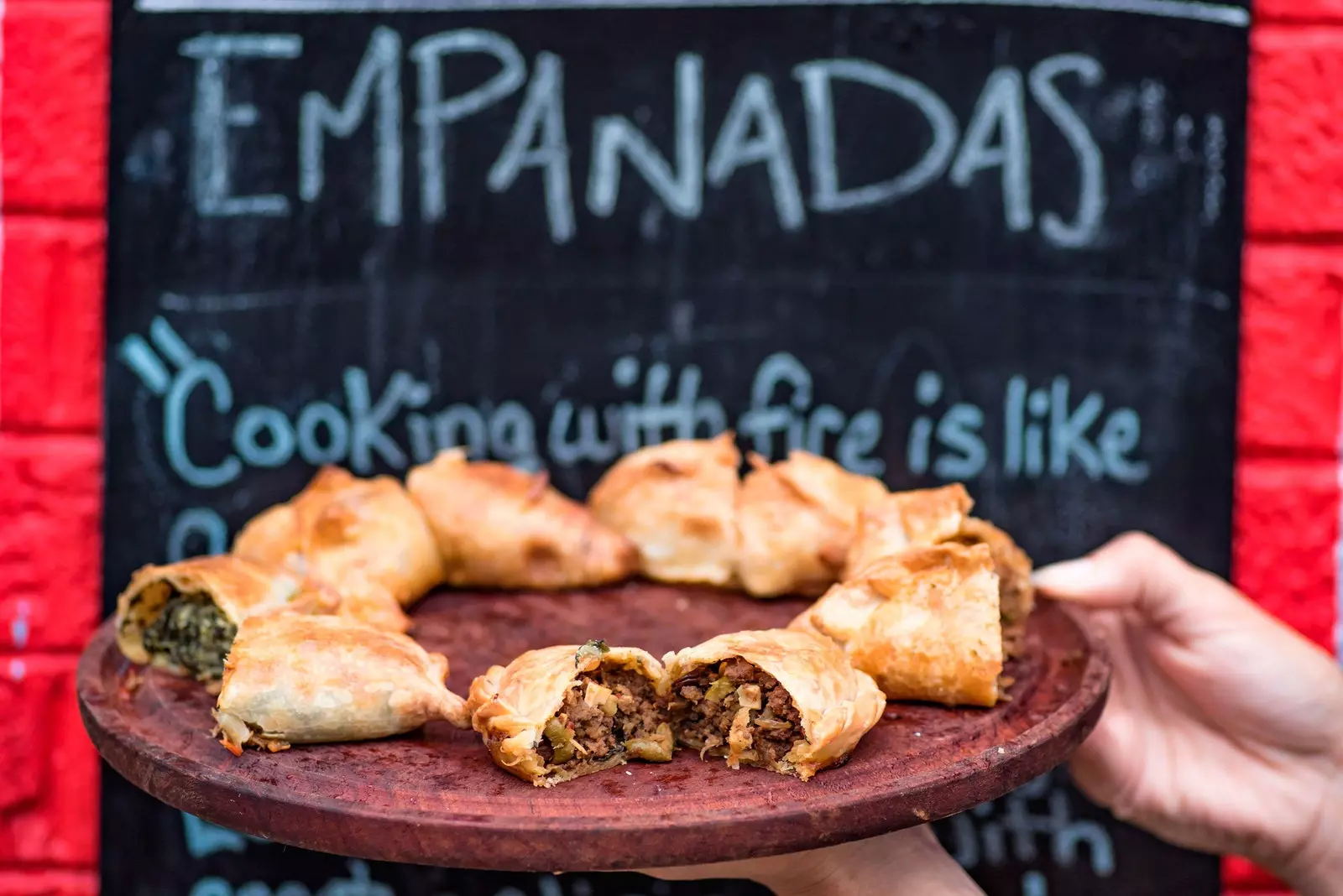 Hakuna m kwa sasa wa kula empanada ya Argentina