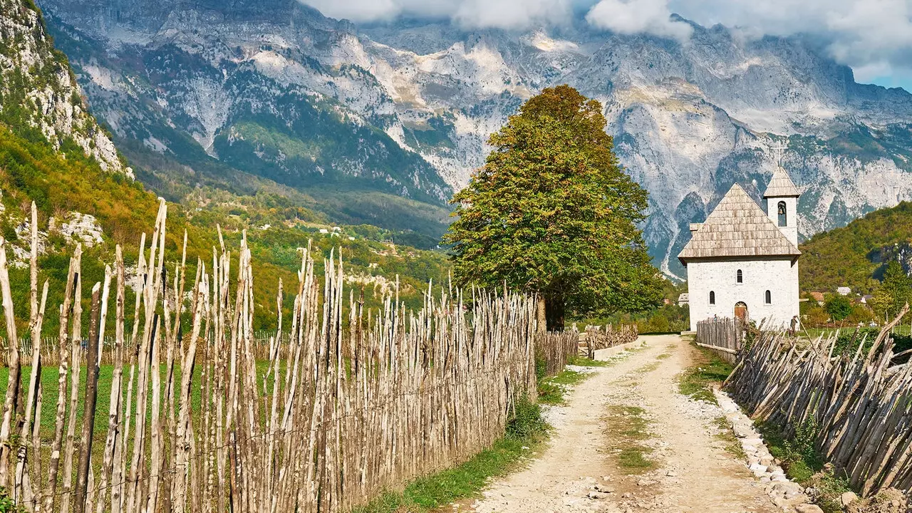 Safari ya barabara kupitia Albania: kaskazini, nchi ya tai (Sehemu ya I)