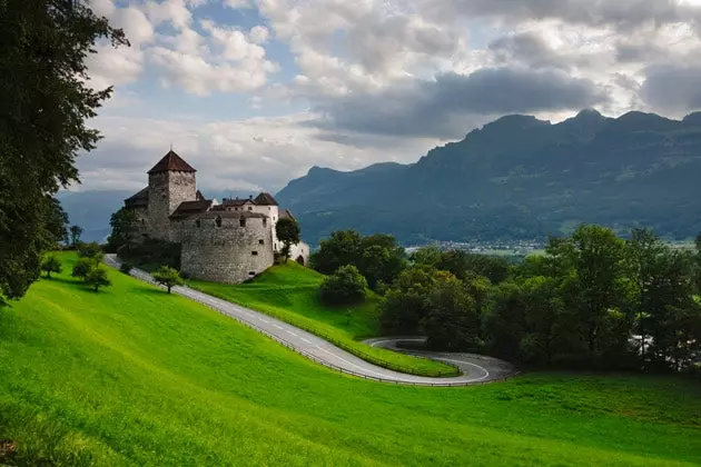 Vaduz qal'asi Lixtenshteyn belgisi