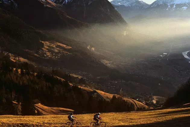 Mountainbike som i Liechtenstein som i en målning av Friedrich