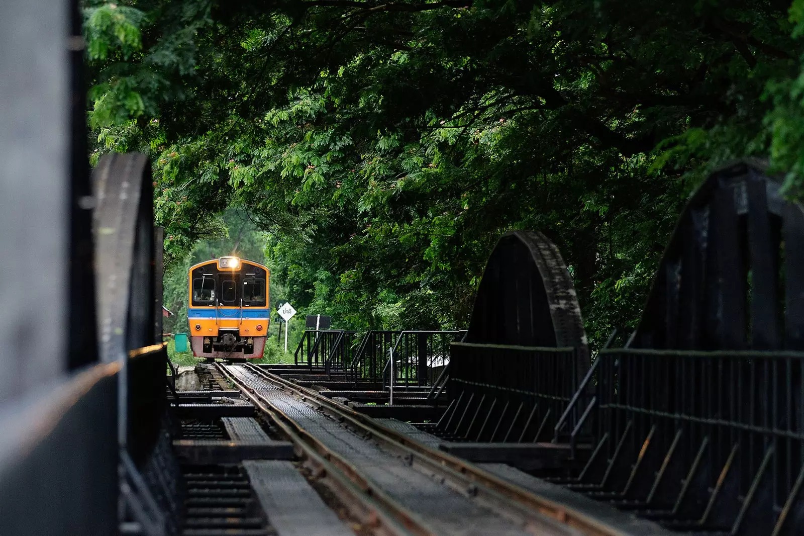 Perhatian kepada pelancong kita kini boleh menyeberangi Thailand dan Kemboja dengan kereta api