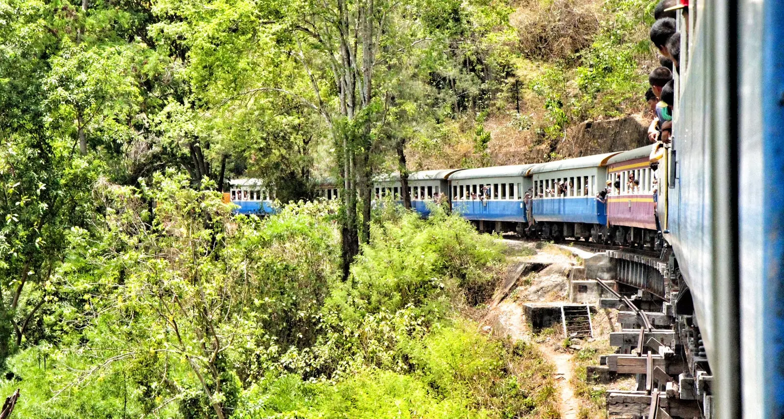 Tren a les vies de Cambodja