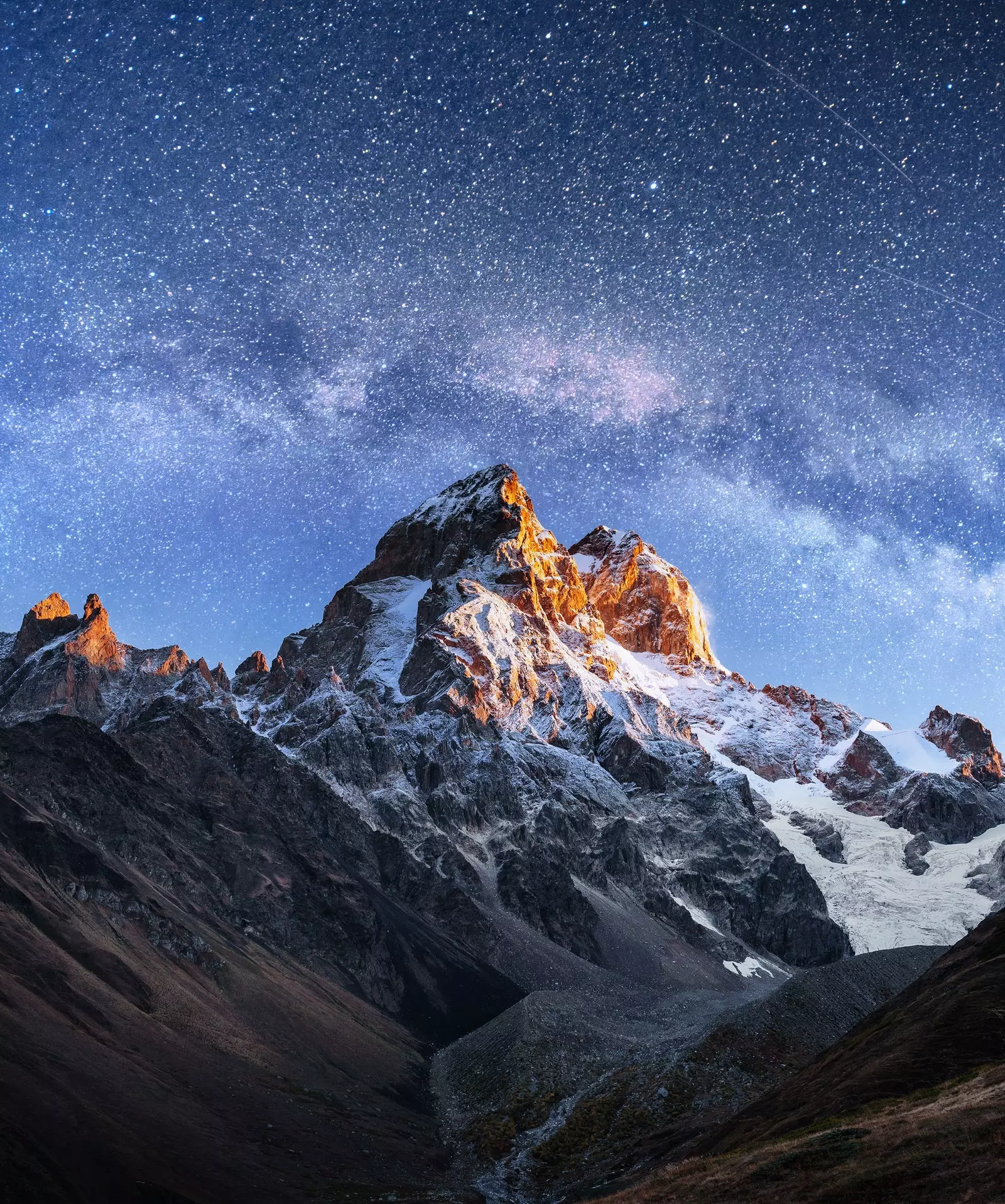 Gunung Ushba di Georgia.