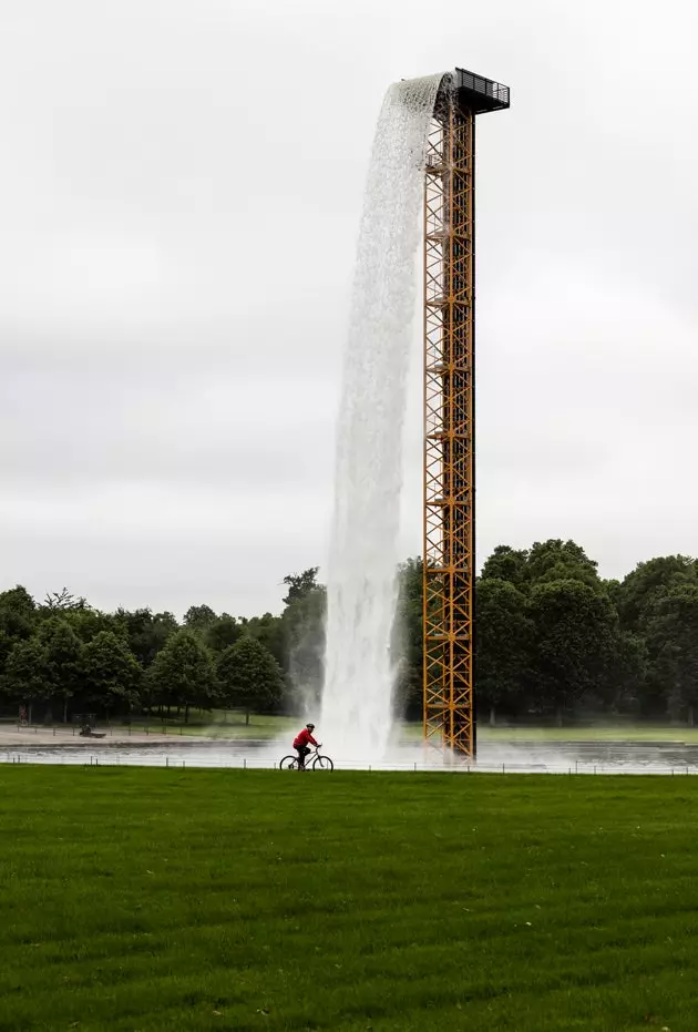 Versailles နန်းတော်သည် အံ့သြဖွယ်ကောင်းသော ရေတံခွန်အတုကို စတင်ပြသခဲ့သည်။