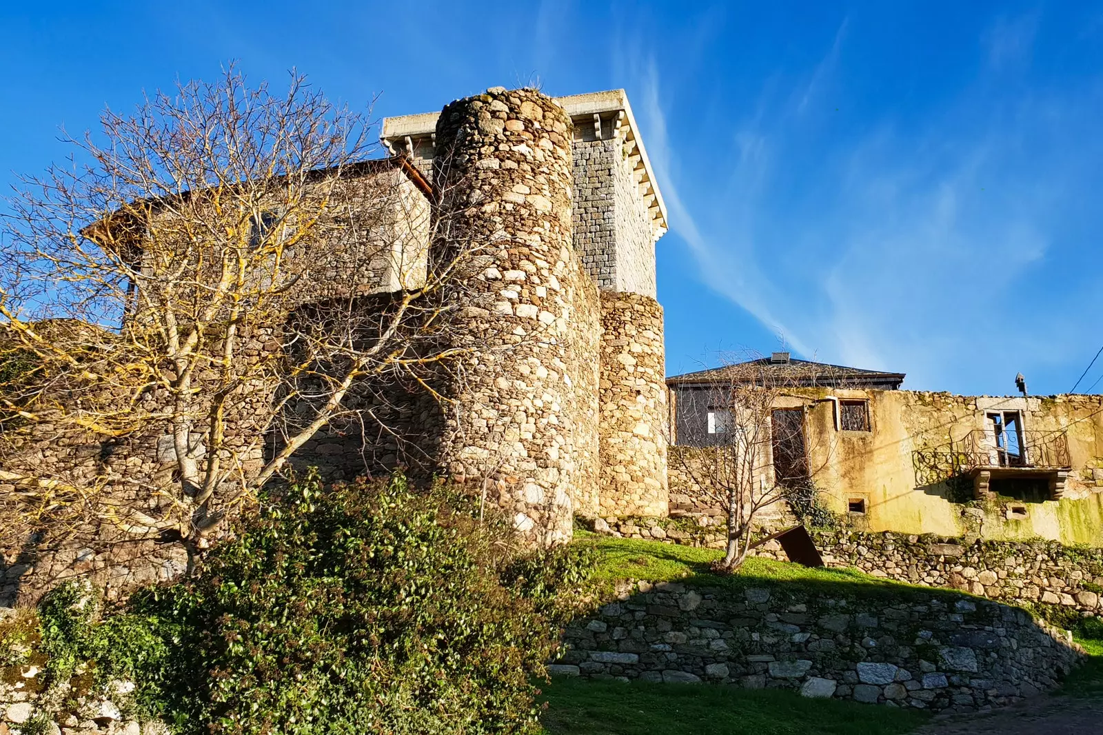 Kastil O Bolo terkenal dengan Torre del Homenaje-nya.