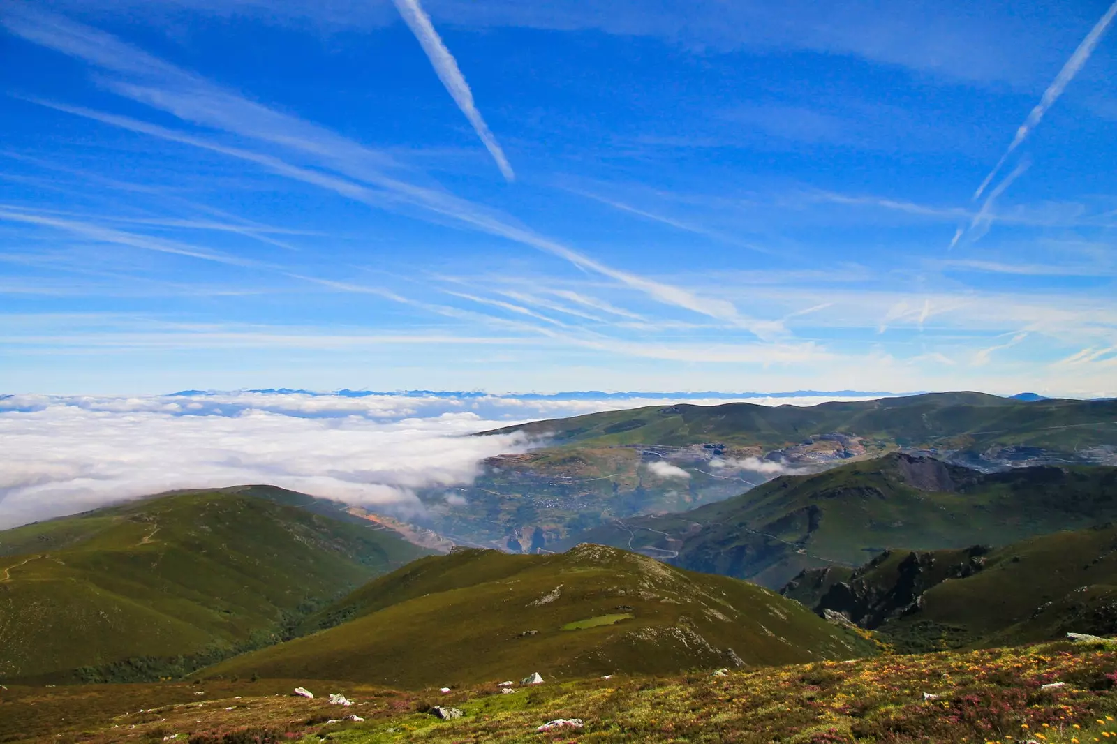 Le sommet de la Galice sont les montagnes de TrevincaA Veiga.