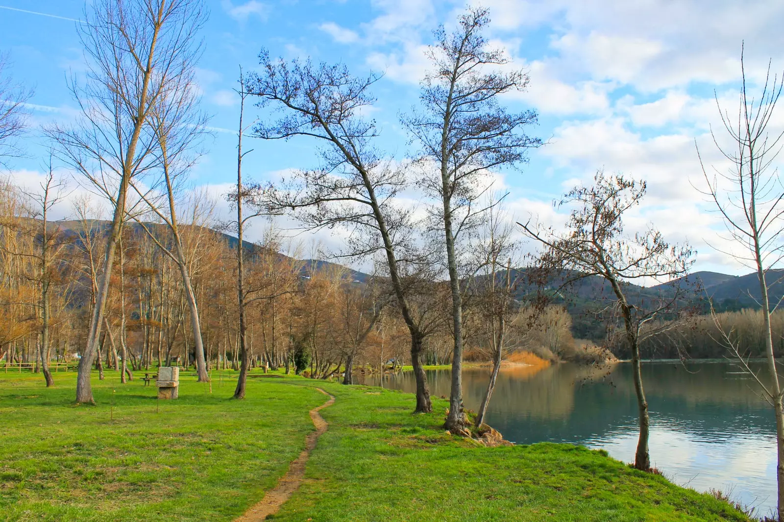 Passeig d'O Aguillón a A Rúa.