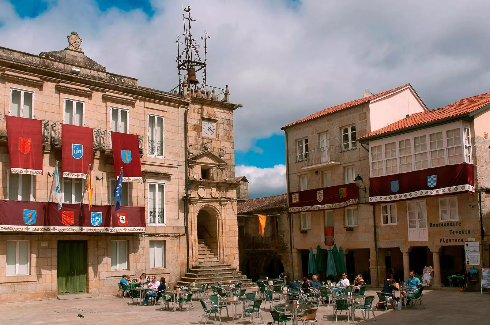 The Plaza Mayor of Ribadavia is dressed in medieval banners