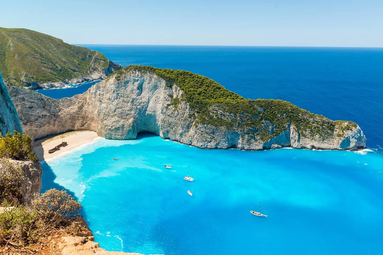 승자는... 그리스의 Navagio 해변!