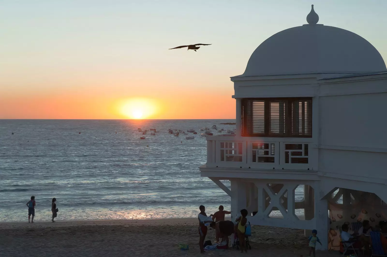 Perëndimi i diellit i La Caleta në Cádiz është më i bukuri në Spanjë