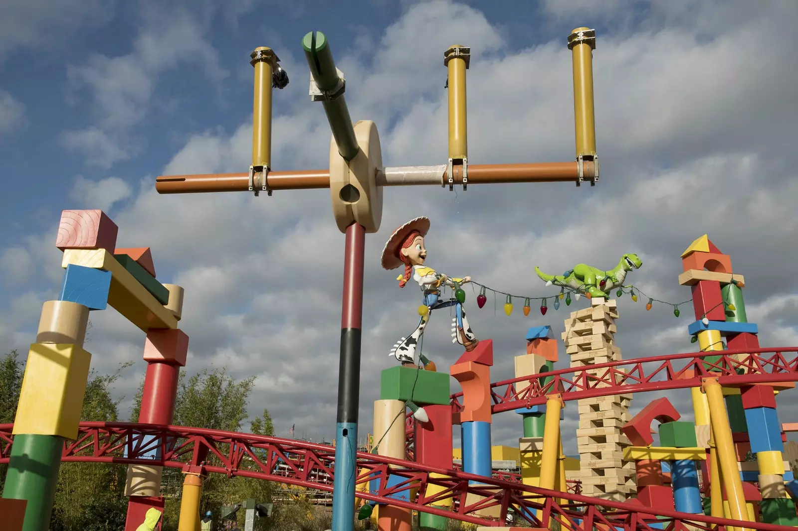 Am Toy Story Land fillt Dir Iech wéi en anert Spillsaach aus dem Andy sengem Haff, de Jong aus dem Film.