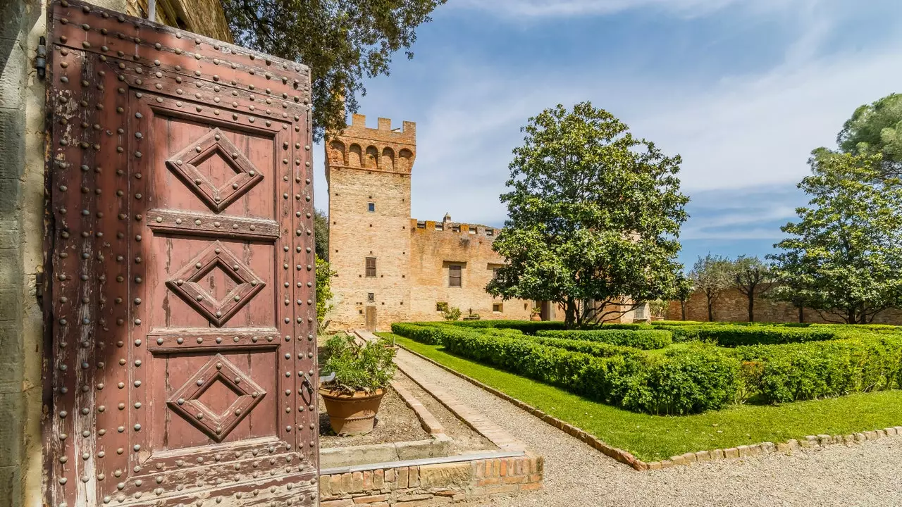 Confermato, è in vendita un castello disegnato dal Brunelleschi in Toscana