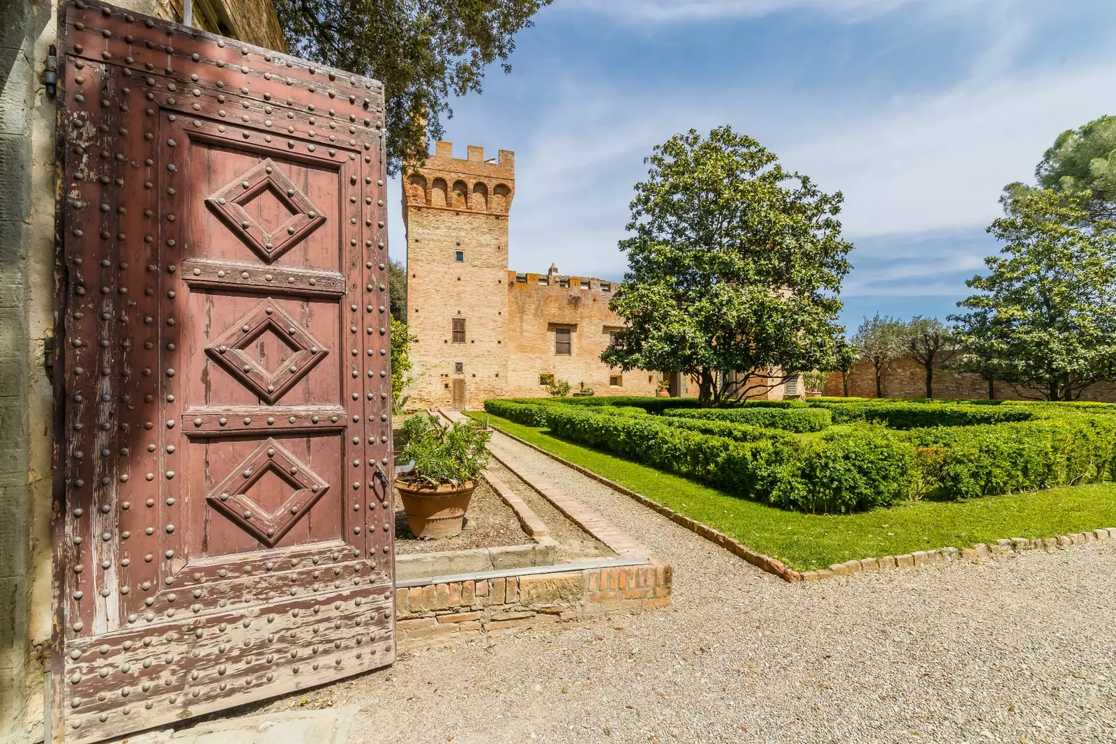 Để bán lâu đài này được ghi có cho Filippo Brunelleschi ở Tuscany.