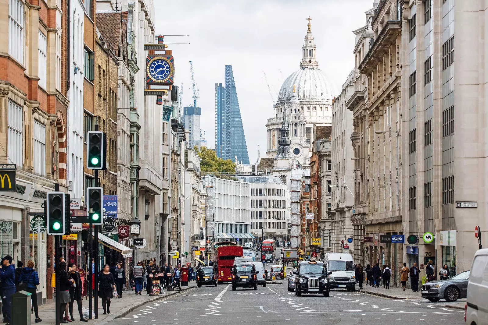 Jiji la London na St. Paul nyuma.