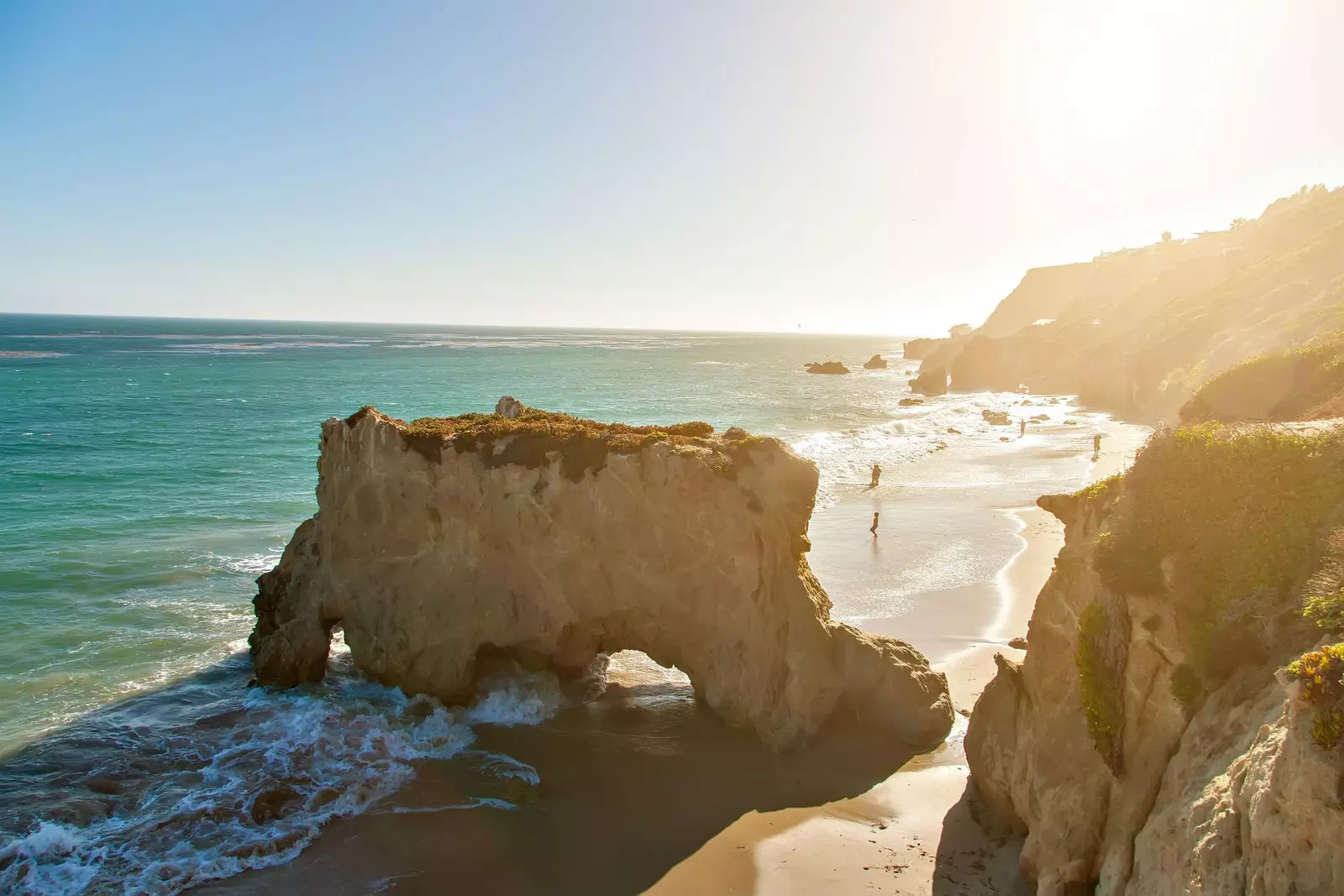 Matador Beach ir viena no skaistākajām un romantiskākajām LA pludmalēm.