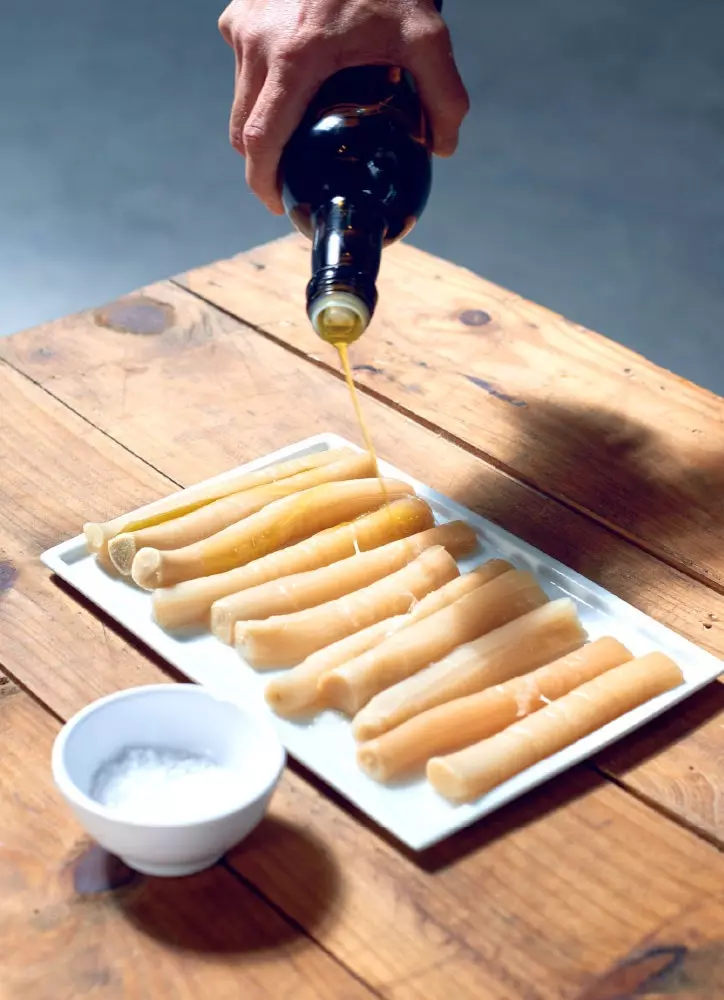 Asperges nudistes en conserve