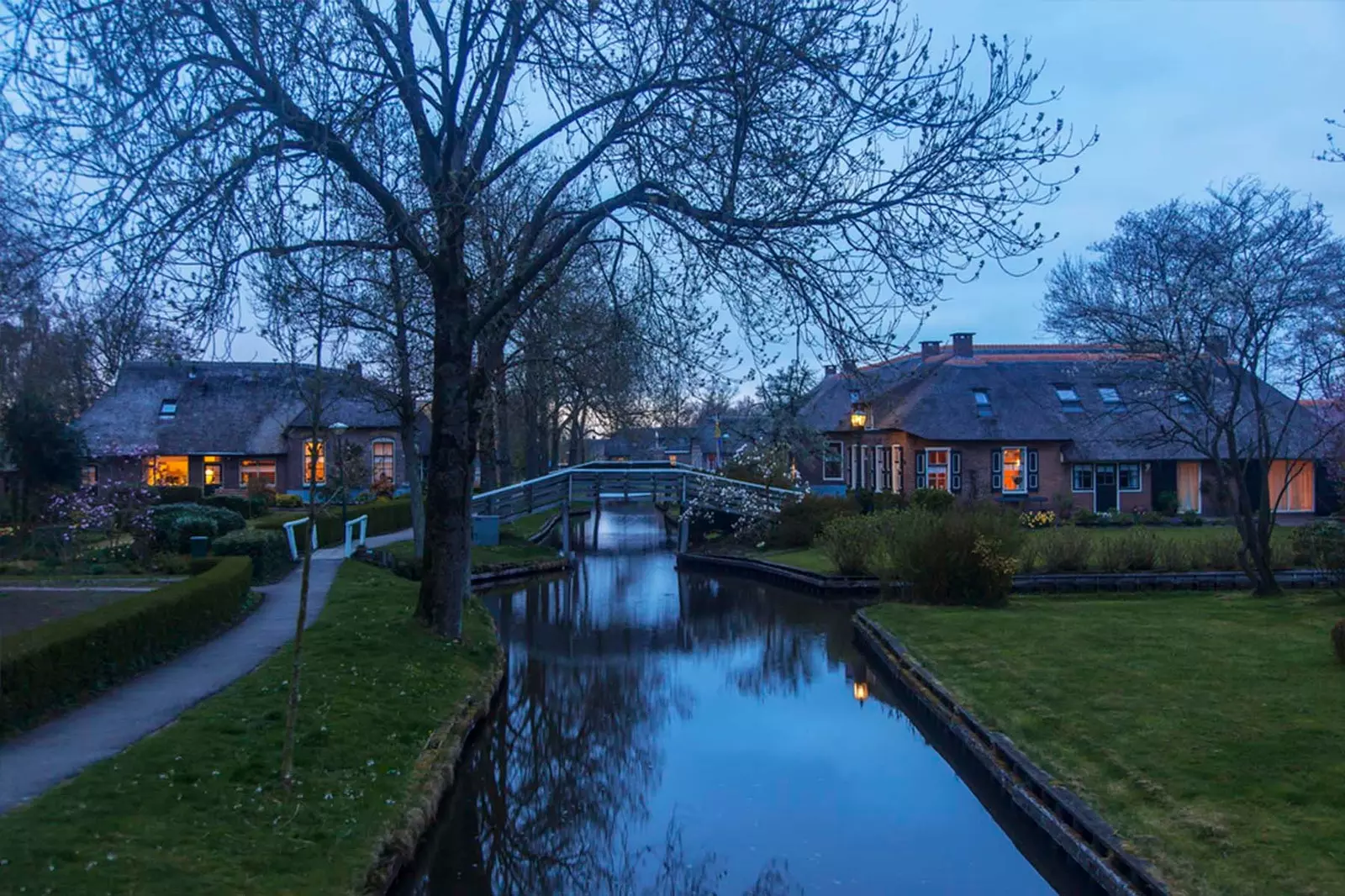 ջրանցքներ և ագարակներ Giethoorn-ում