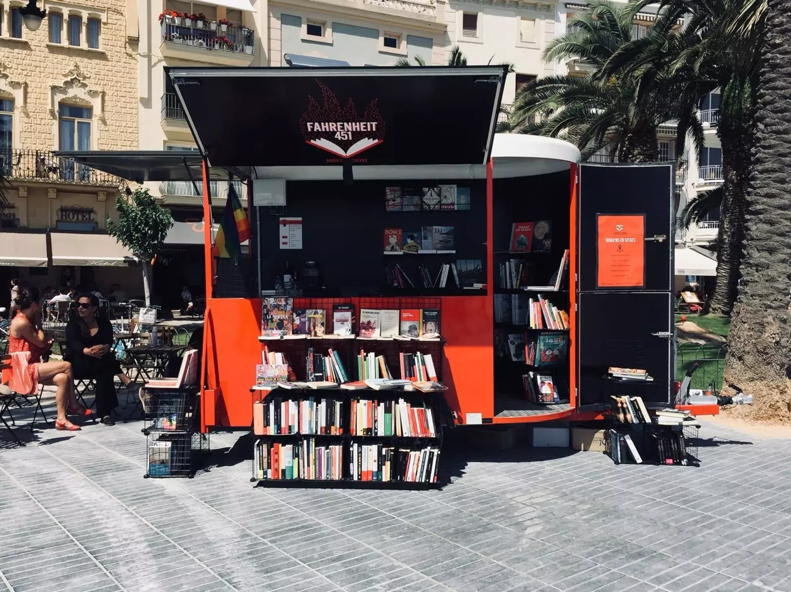 Fahrenheit 451 è nata una libreria itinerante a Barcellona.