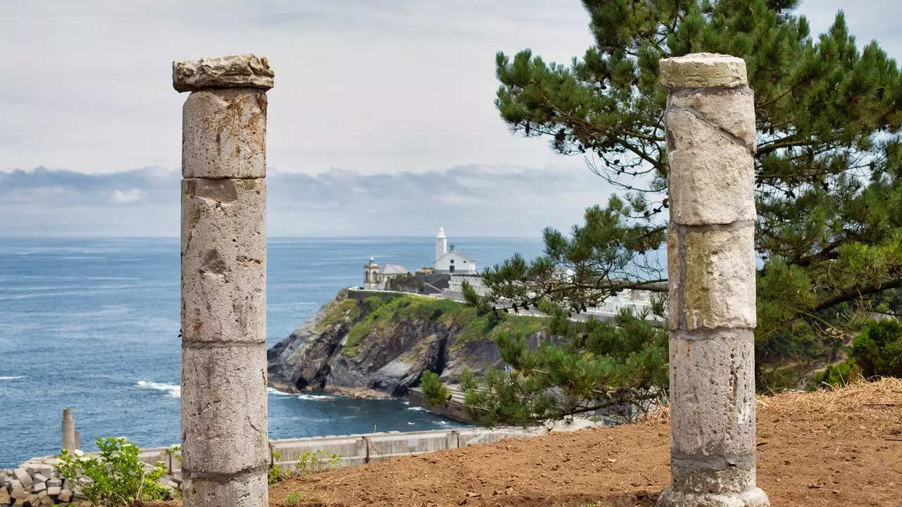 Fonte Baxa Skov-Garden, en tur rundt i verden i Luarca